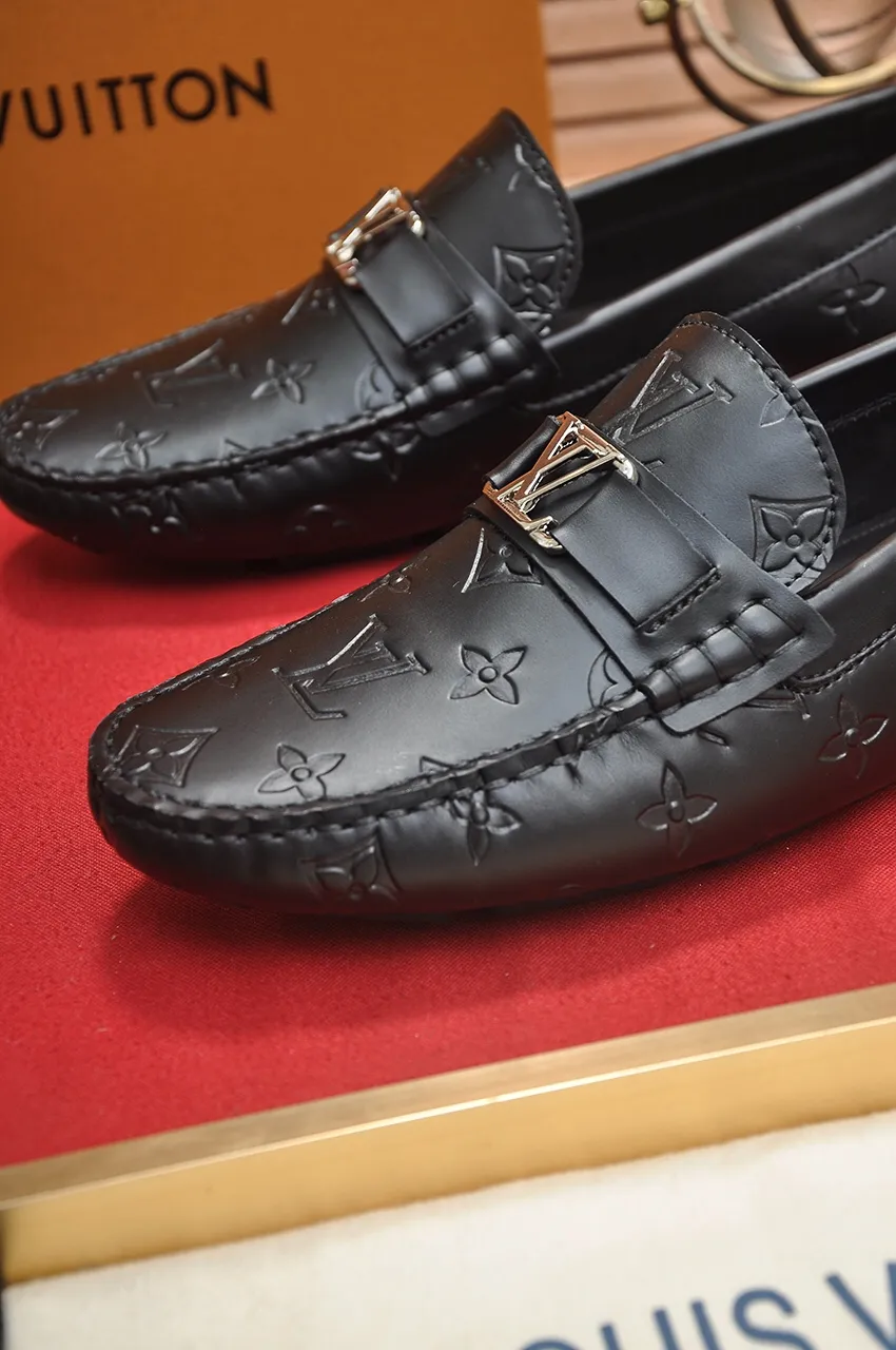 Men's men's shoes 💰420💶 [LV Doudou shoes] (water-dyed cowhide lining) new model is on the market, available on the official website. The new Doudou shoes are processed into single-color materials, and the uppers are made of imported horsehide leather. The body of the shoe is fully hemmed with mark thread, and is lined with imported original cowhide leather. The elegant shoe shape is super suitable for all-matching, and the size is 38-44.